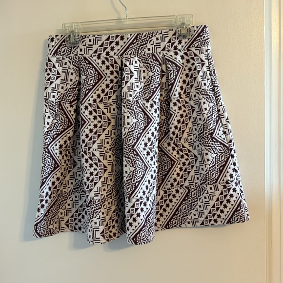 Mauve Aztec Design Skirt Size M - Picture 2 of 6
